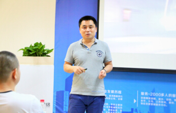 深圳大學(xué)企業(yè)家同學(xué)會(huì)相聚青峰 暢談互聯(lián)網(wǎng)未來(lái)
